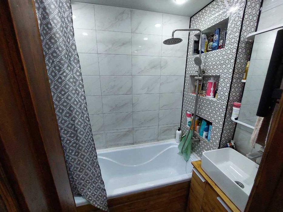 Продам 3 комн. кв., в районе Дворца Молодежи