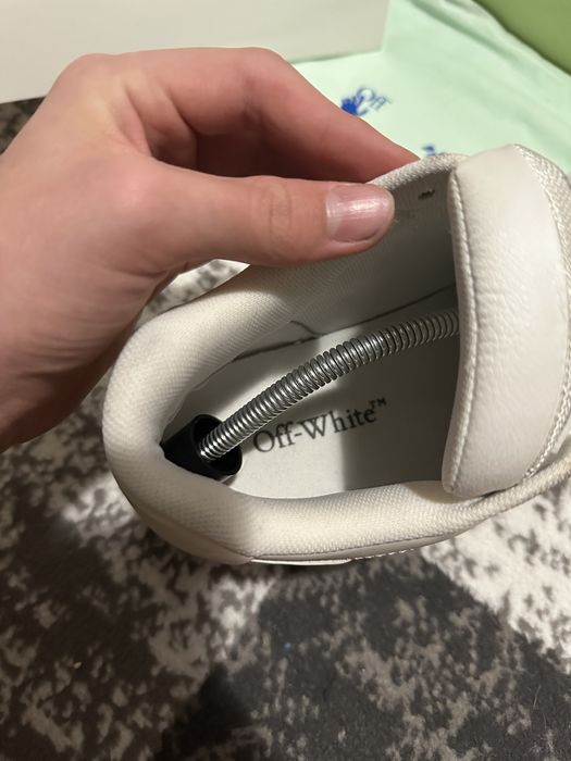 vand sau schimb cu trackuri albe 40-41 stare noua