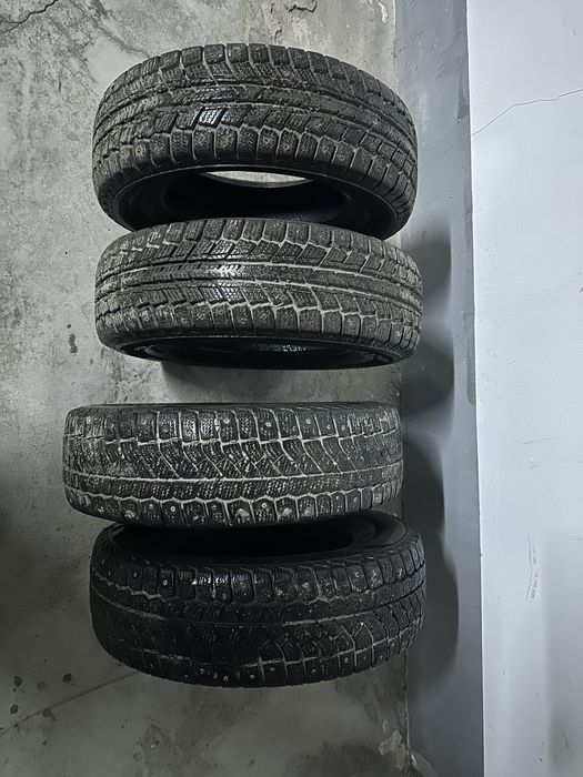 Продам зимние шипованные шины