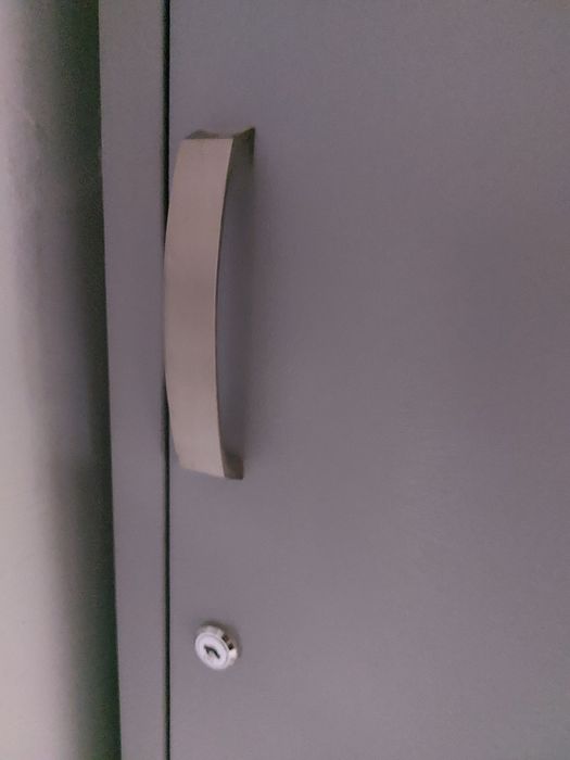 Шкаф металлический, две секции