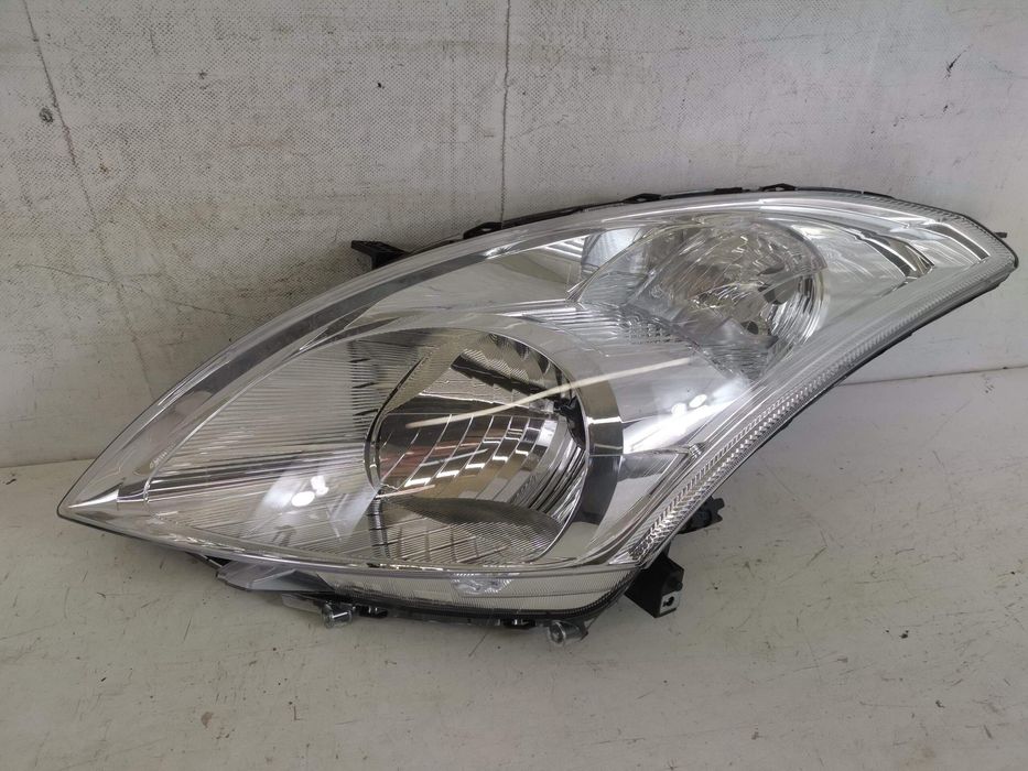 Ляв фар Сузуки Суифт / Suzuki Swift 3 Оригинален, в добро състояние