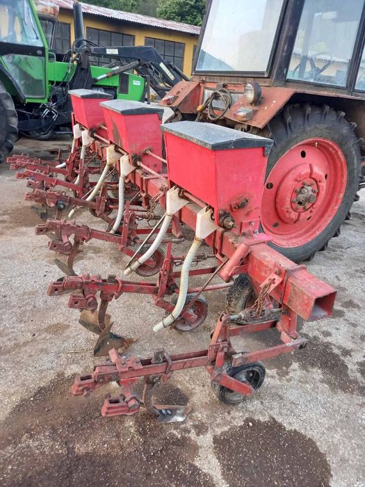 Окопен култиватор с торовнасяне