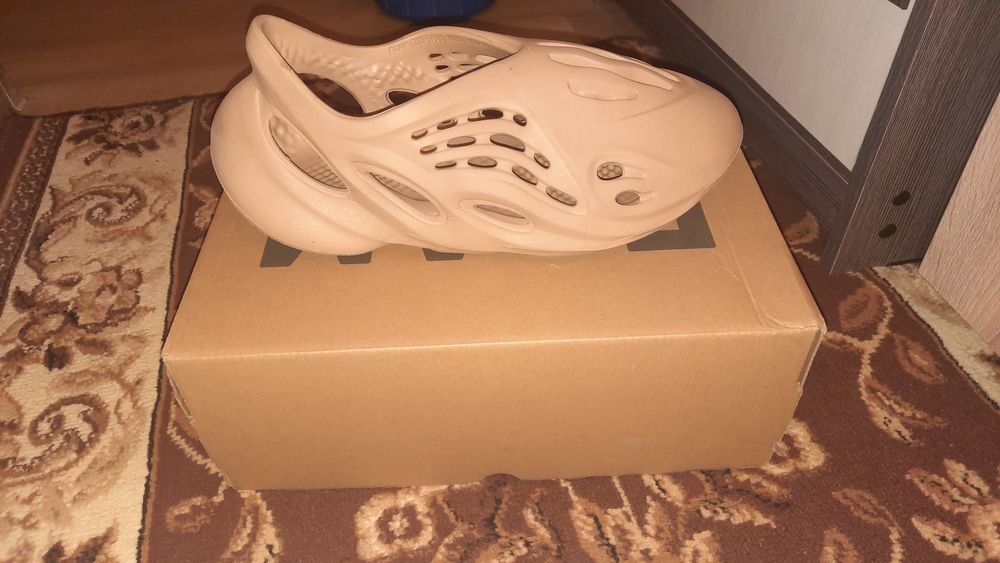 Adidas yeezy foam runner