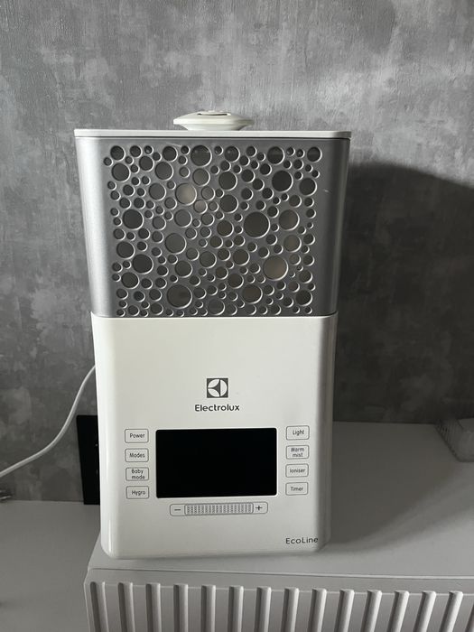Увлажнитель воздуха Electrolux EHU-3715D белый
