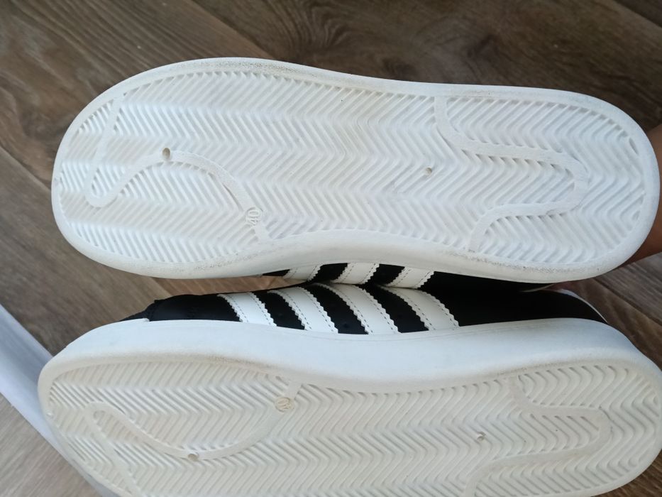 Продам кроссовки новые