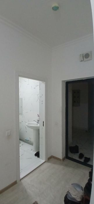 Sergeli xonobodda yangi qurilgan kvartira sotiladi.
Maydoni 70 kv.metr