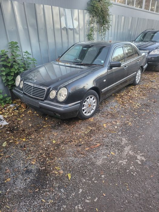 Мерцедес В210 Е280 Mercedes W210 E280 на части