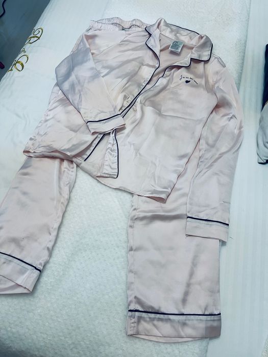 Pijamale H&M satin roz 146 cm-152 cm + bonus pijamale Craciun