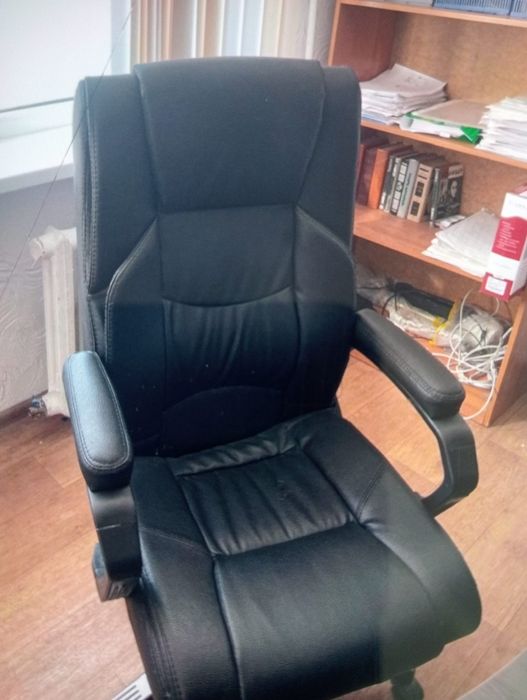 Компьютерное кресло кожаное