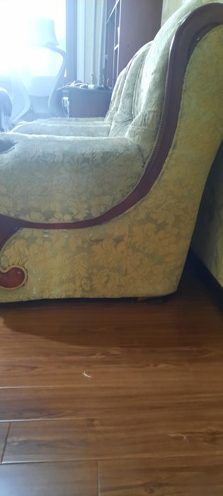 Продаётся 2 удобных кресла бежевого цвета