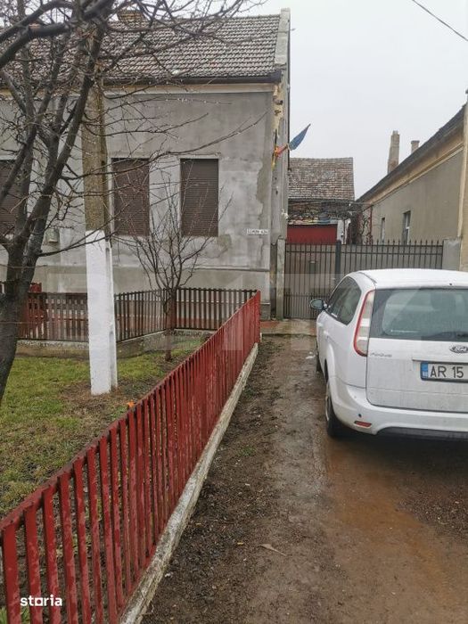 Casa de vanzare, 6 camere, 535 mp, zona Varias