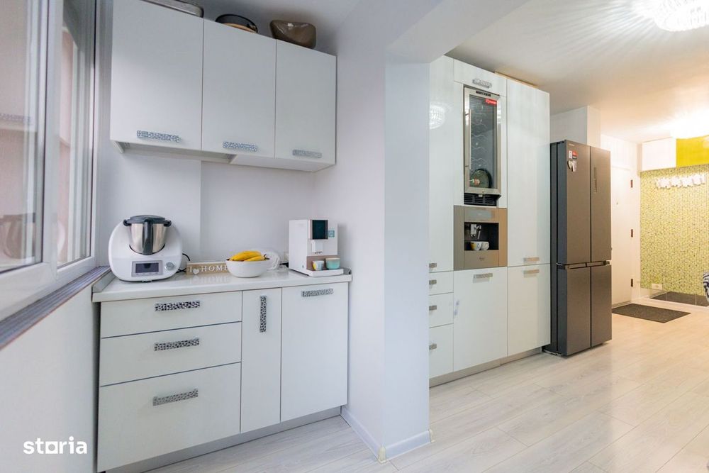 De vânzare apartament cu 3 camere, parcare inclusa, Rogerius.