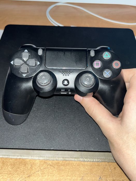 продам PlayStation 4 Slim 1Tb