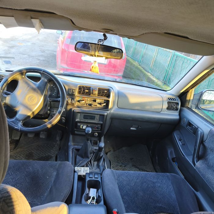 Опел Фронтеера б