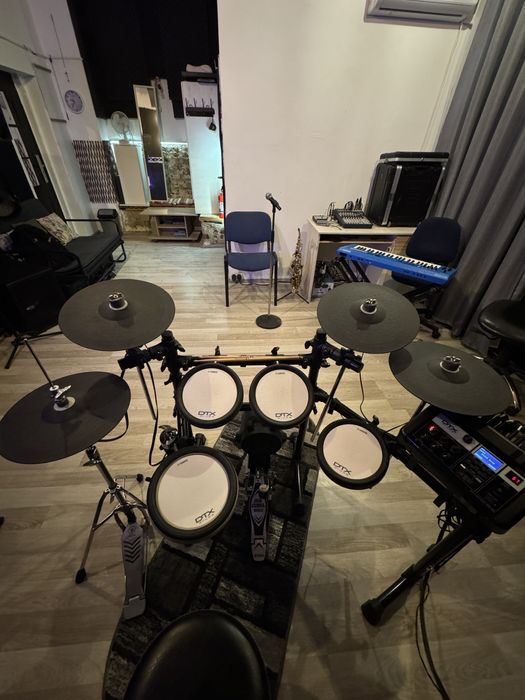 Sala de repetitii complet utilata (trupe, banduri, formatii)