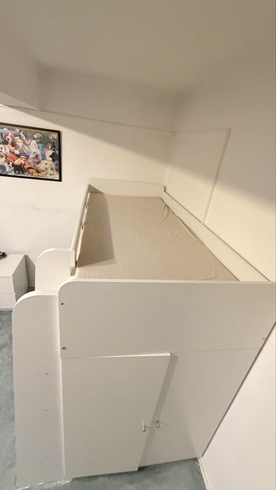 Pat suprapus cu birou si dulap