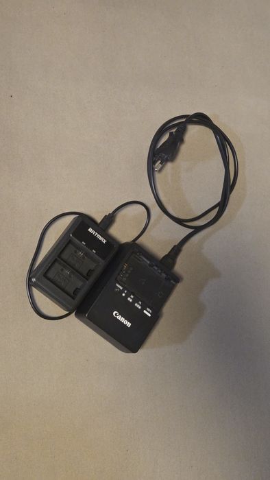 Canon EOS R + 4 батерии + 3 SD карти