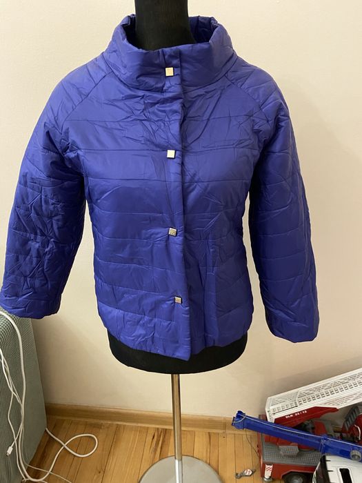 Продам пуховики (куртки )