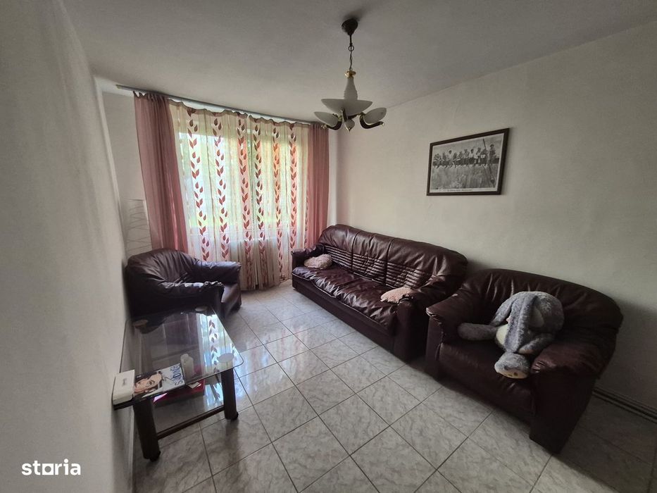 De Vânzare – Apartament cu 3 camere, zona Precista, Piatra Neamț