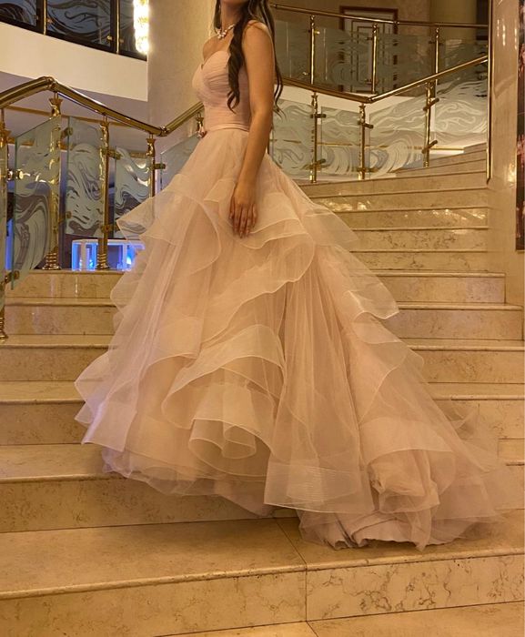 Платье  красивое