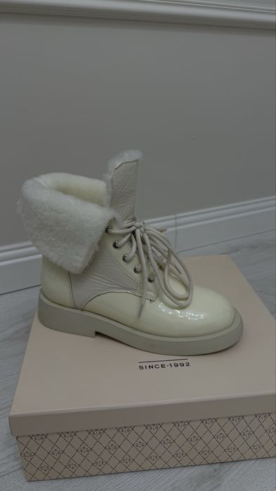 Продам теплые сапоги