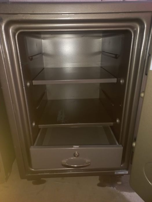 Продам сейф б/у Aiko