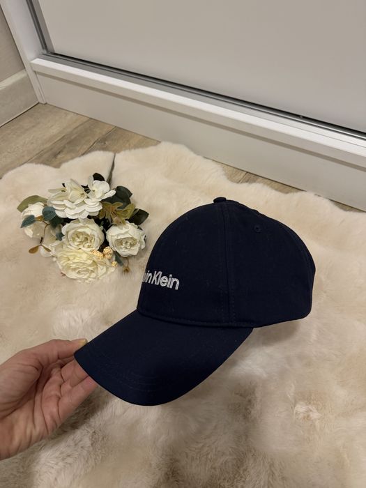 Шапка с козирка Calvin Klein