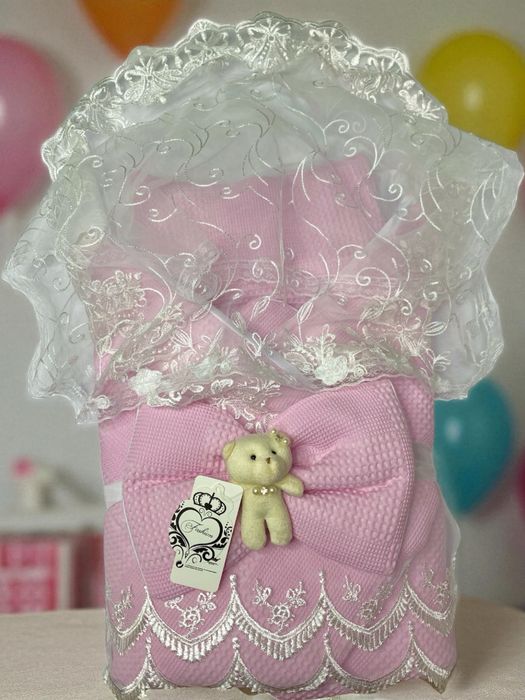 Нарядные конверты для новорождённых малышей на выписку