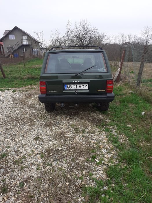 Vând jeep xj impozit zero