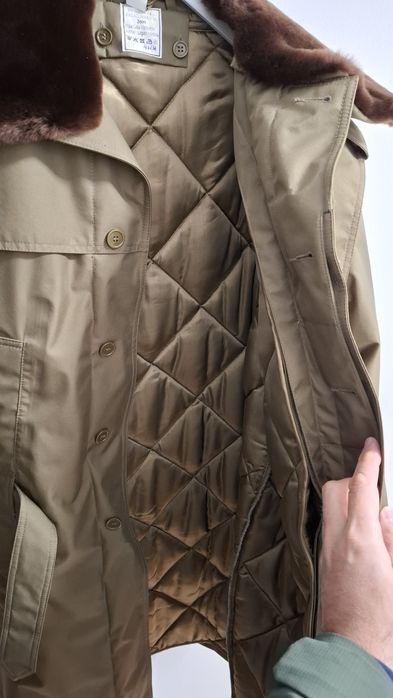 Scrurtă militară cu guler îmblănit