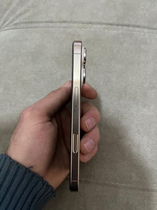 В продаже айфон 16 про