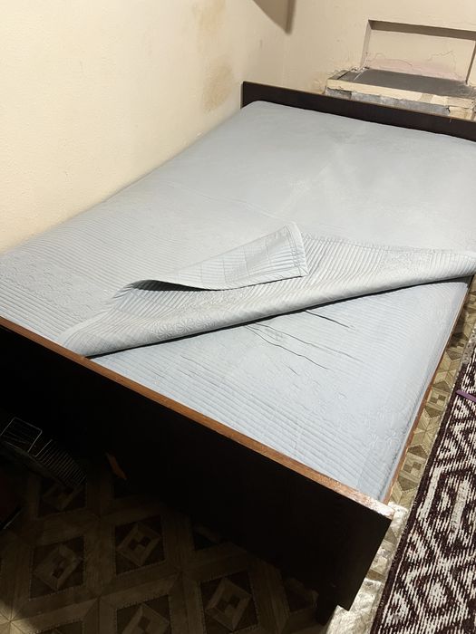 Продается кровать полуторка с ортопедическим  матрасом