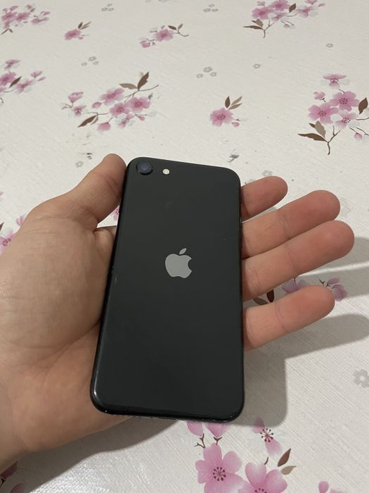 Айфон се 64гб.