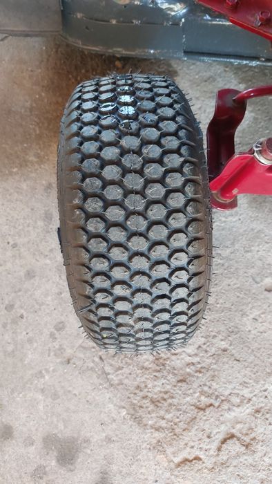 Vând tractor tuns gazon