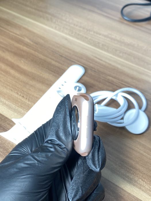 Apple Watch Seria 11 / 46 mm / Starlight