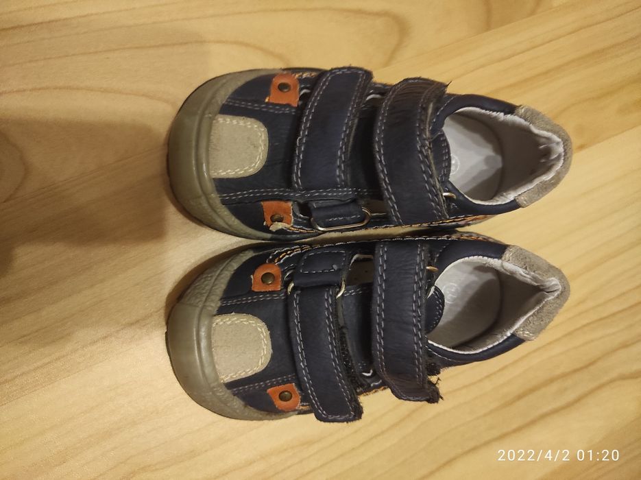 Продам детскую обувь.