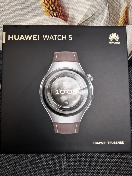 Huawei watch 5 .