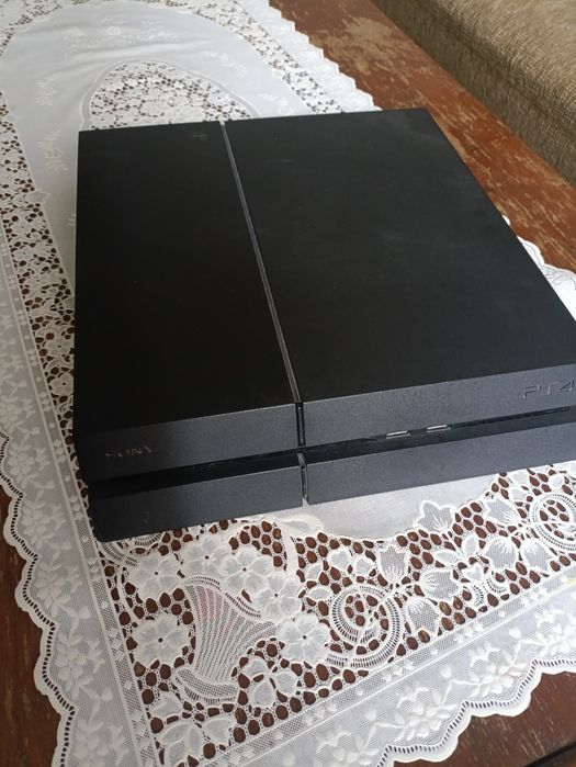Продам PlayStation 4 fat