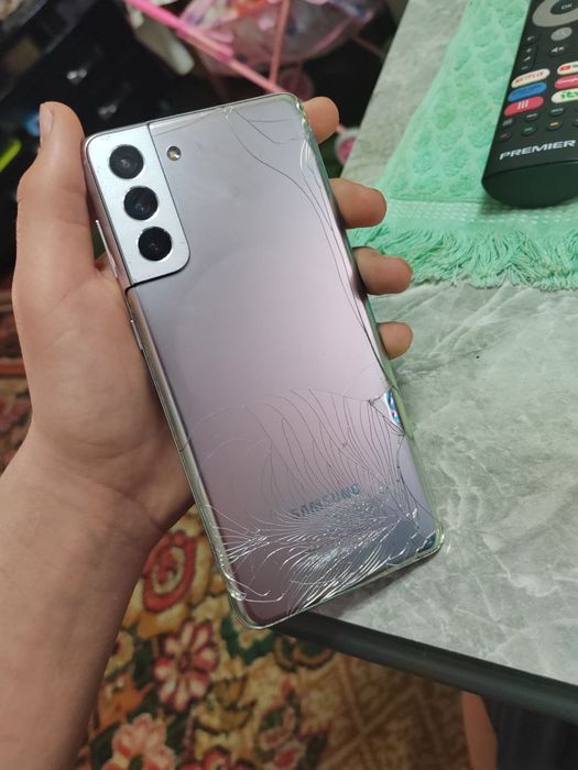 Продаётся телефон Samsung galaxy s21+в нормально состоянии,