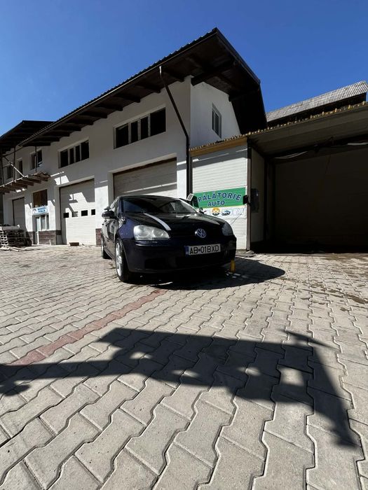 Vând golf 5 1.6 benzina an 2006