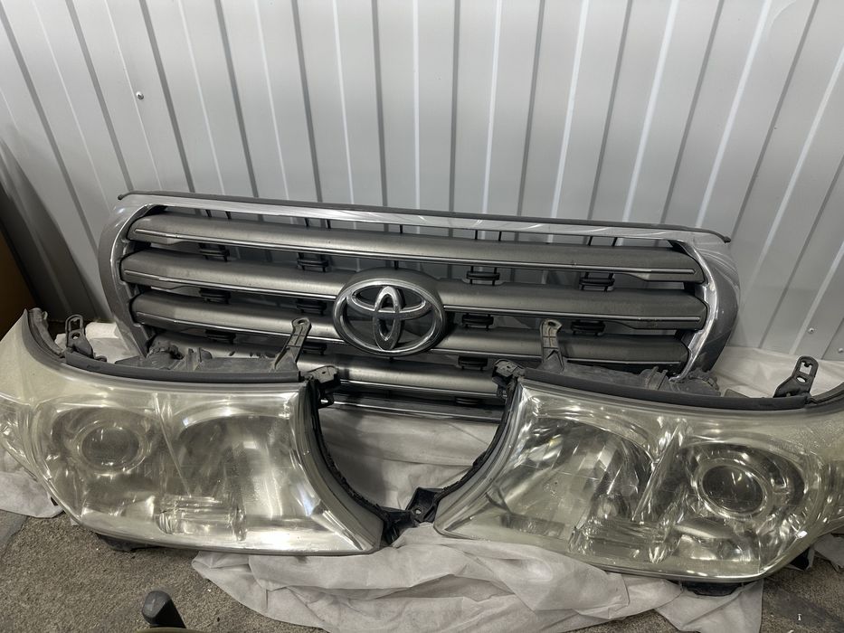 Решетка от Toyota Land Cruiser 200.