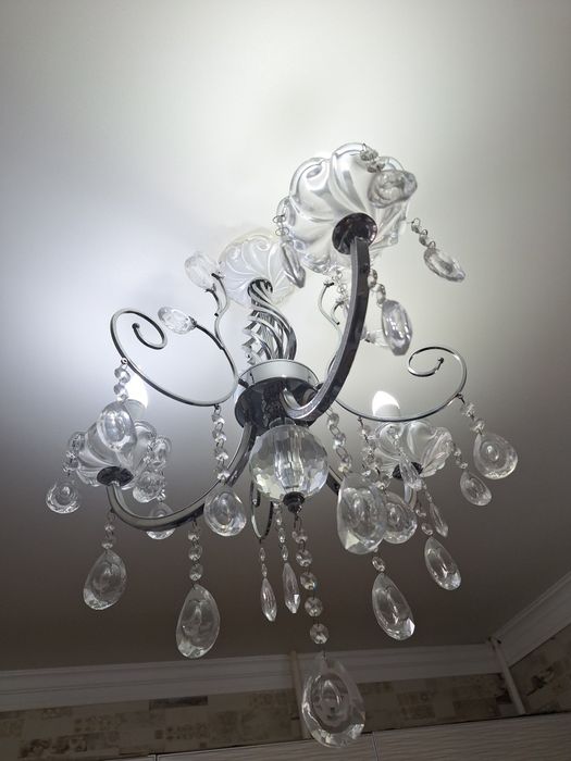 Продам люстру с кристалами