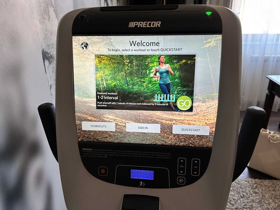 Bicicletă fitness orizontală Precor RBK 885–Profesională, Touchscreen