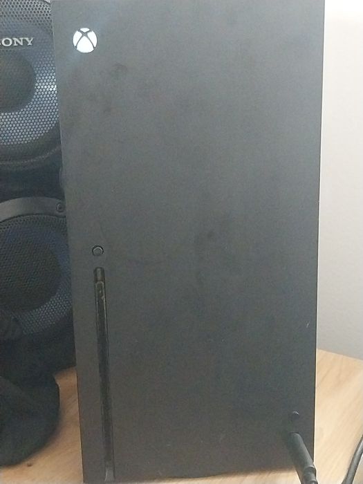 Vând Xbox seria x cu manetă albastră