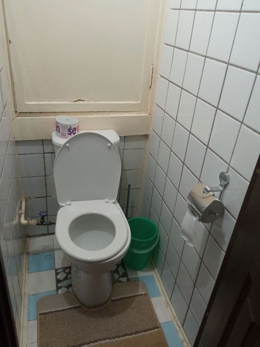 Uchtepa 12- kvartalda 3 xonali uyga talaba qiz olinadi