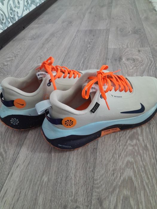 Продам  кроссовки