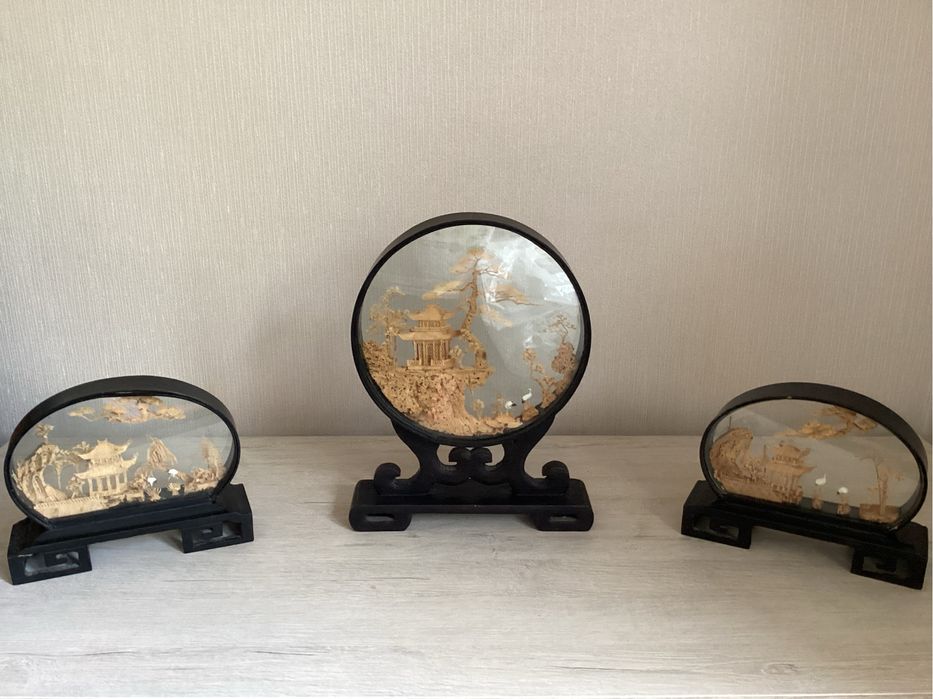 Панно диарама, пробковое дерево, сувениры и статуэтки разные.