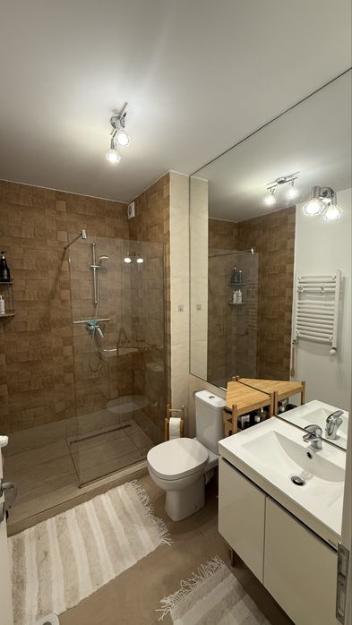 Apartament 3 camere/2 băi decomandat mobilat/utilat, zona Odaile