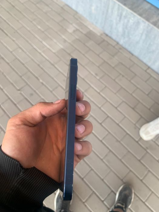 Продам 12 айфон 64 гб