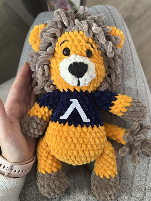 Лъвче с логото на левски